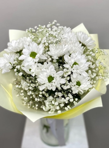 Ромашковый букет с гипсофилой от интернет-магазина цветов в 