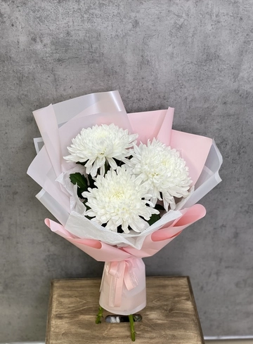 Букет из белых хризантем от интернет-магазина цветов в 