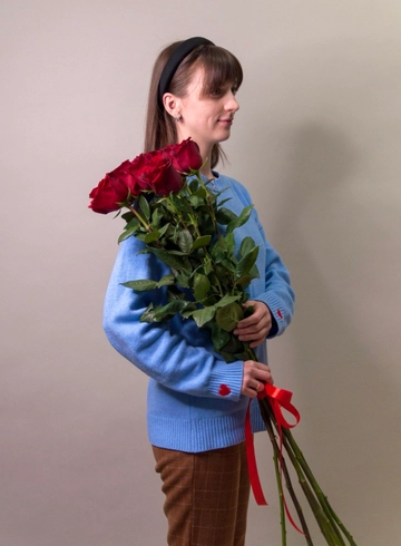 Букет из 7 метровых роз от интернет-магазина цветов в 