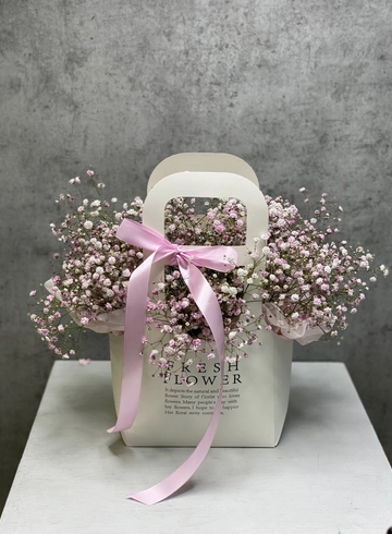 Сумочка с воздушной гипсофилой от интернет-магазина цветов в 