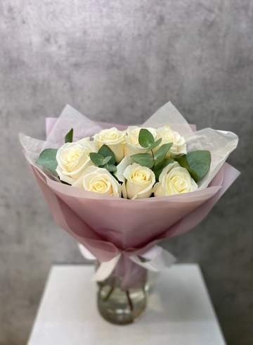 Букет из 7 сливочных роз от интернет-магазина цветов в 