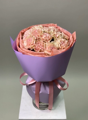 Букет из пудровых диантусов от интернет-магазина цветов в 