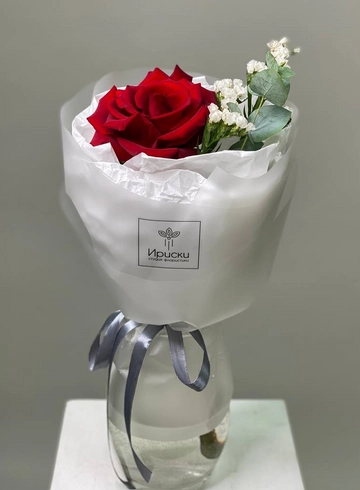 Мини букет с яркой французской розой от интернет-магазина цветов в 