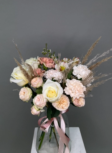 Нежный букет в осеннем стиле от интернет-магазина цветов в 