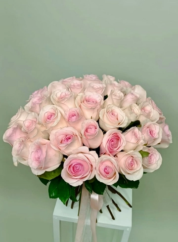 Букет из 39 нежно-розовых роз от интернет-магазина цветов в 