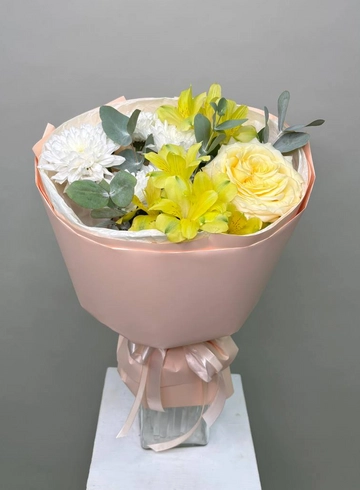 Букет в желтых пастельных тонах от интернет-магазина цветов в 