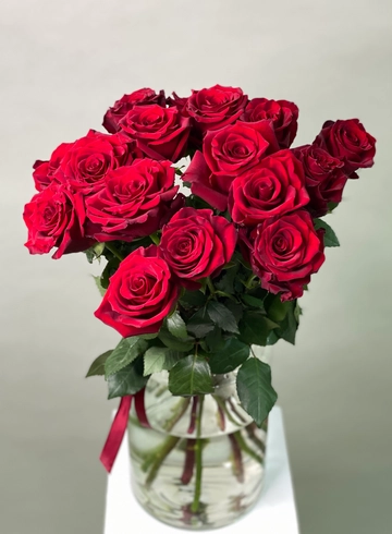 15 классических темно-красных роз от интернет-магазина цветов в 