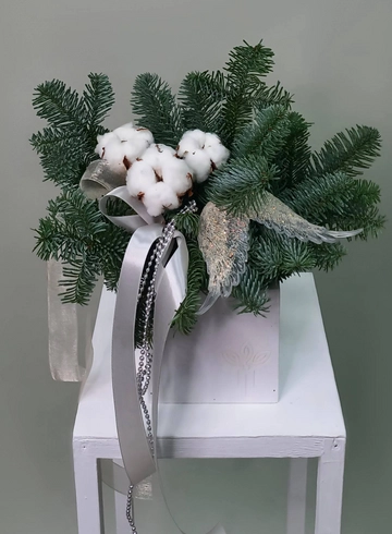 Композиция из нобилиса  от интернет-магазина цветов в 