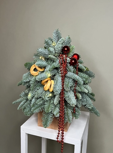 Елочка в русском стиле из натуральной датской пихты от интернет-магазина цветов в 