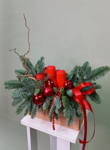 Хвойная композиция со свечами от интернет-магазина цветов в 