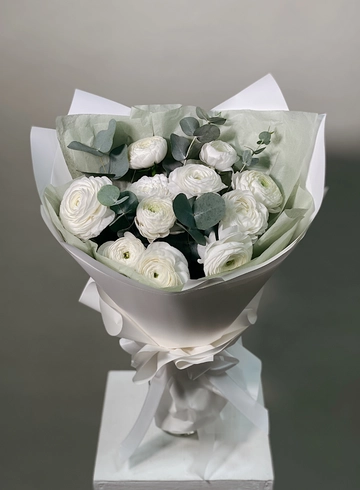 Букет с белоснежными ранункулюсами от интернет-магазина цветов в 