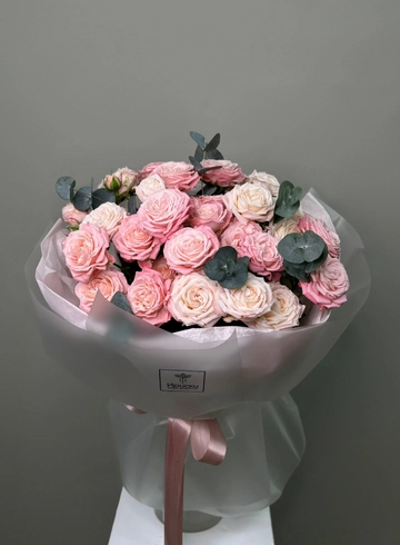 Букет из кустовых роз от интернет-магазина цветов в 